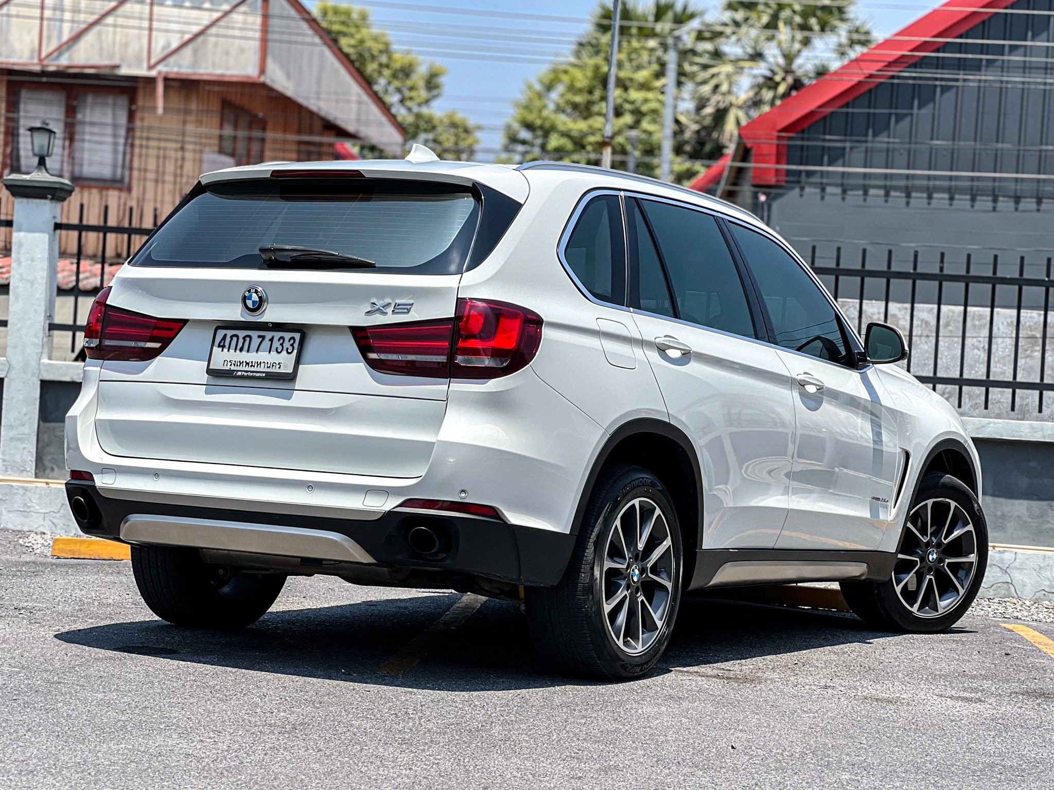 BMW X5, sDrive25d โฉม F15 สีขาว ปี 2015