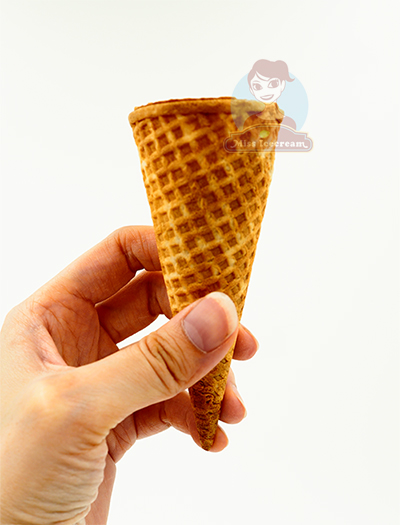 โคนไอศกรีม ยี่ห้อฉอยชิว (CCC)