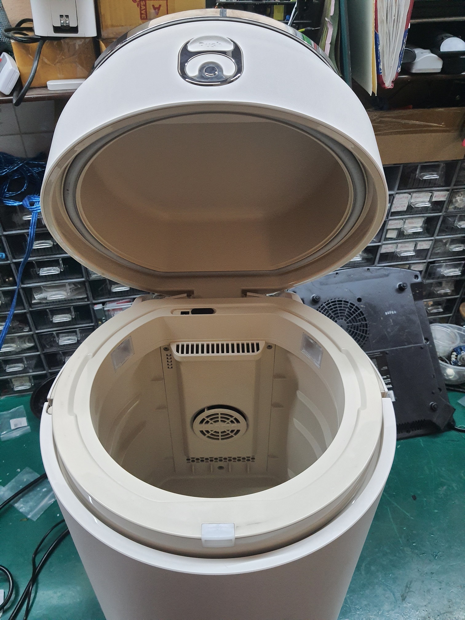 ซ่อมตู้เย็นมินิโฮมบาร์ ยี่ห้อ CCOMO รุ่น C030HCR อาการไม่เย็น