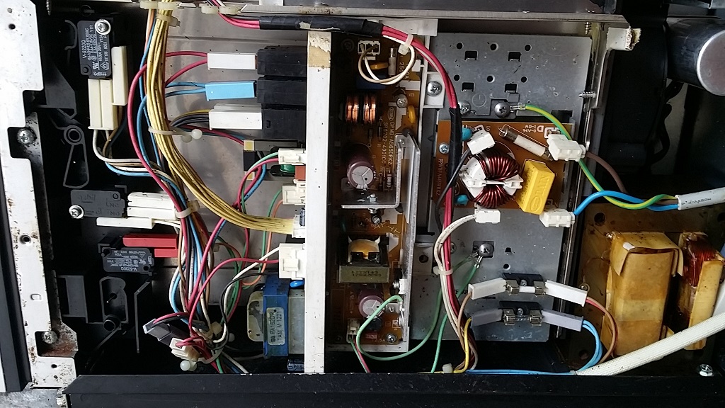 ซ่อมไมโครเวฟ ยี่ห้อ SHARP รุ่น R-2000S อาการเครื่องไม่ทำงาน อุ่นอาหารไม่ร้อน