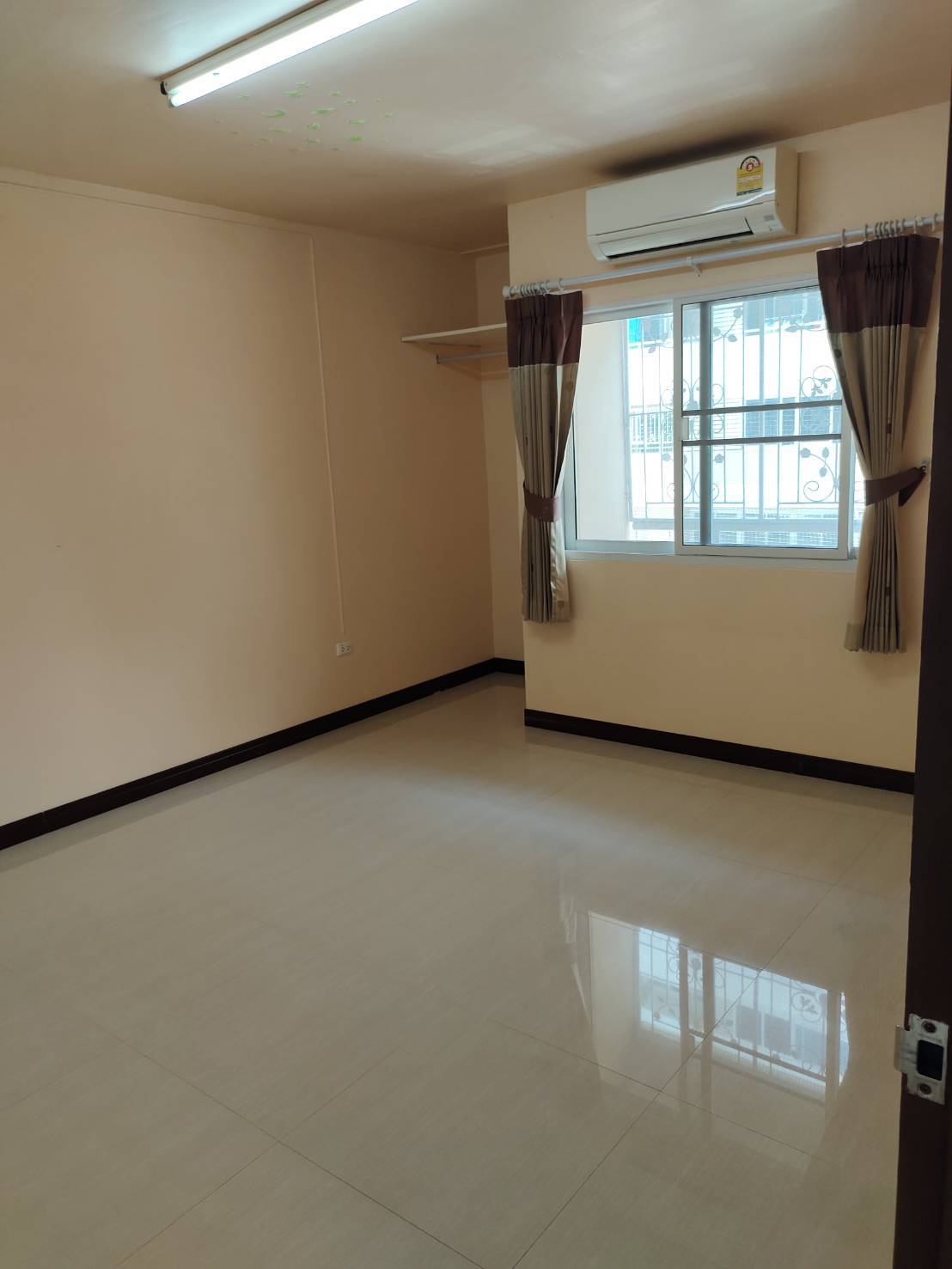ให้เช่าคอนโด บ้านธนารักษ์ 2 ห้องนอน ศูนย์ราชการนนทร์ 8