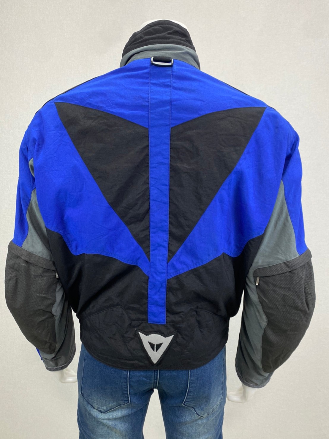 เสื้อขี่มอเตอร์ไซด์( มือสอง) RCS 842: อก 50" ยาว 24" ** Dainese** (ไม่การ์ดหลัง)