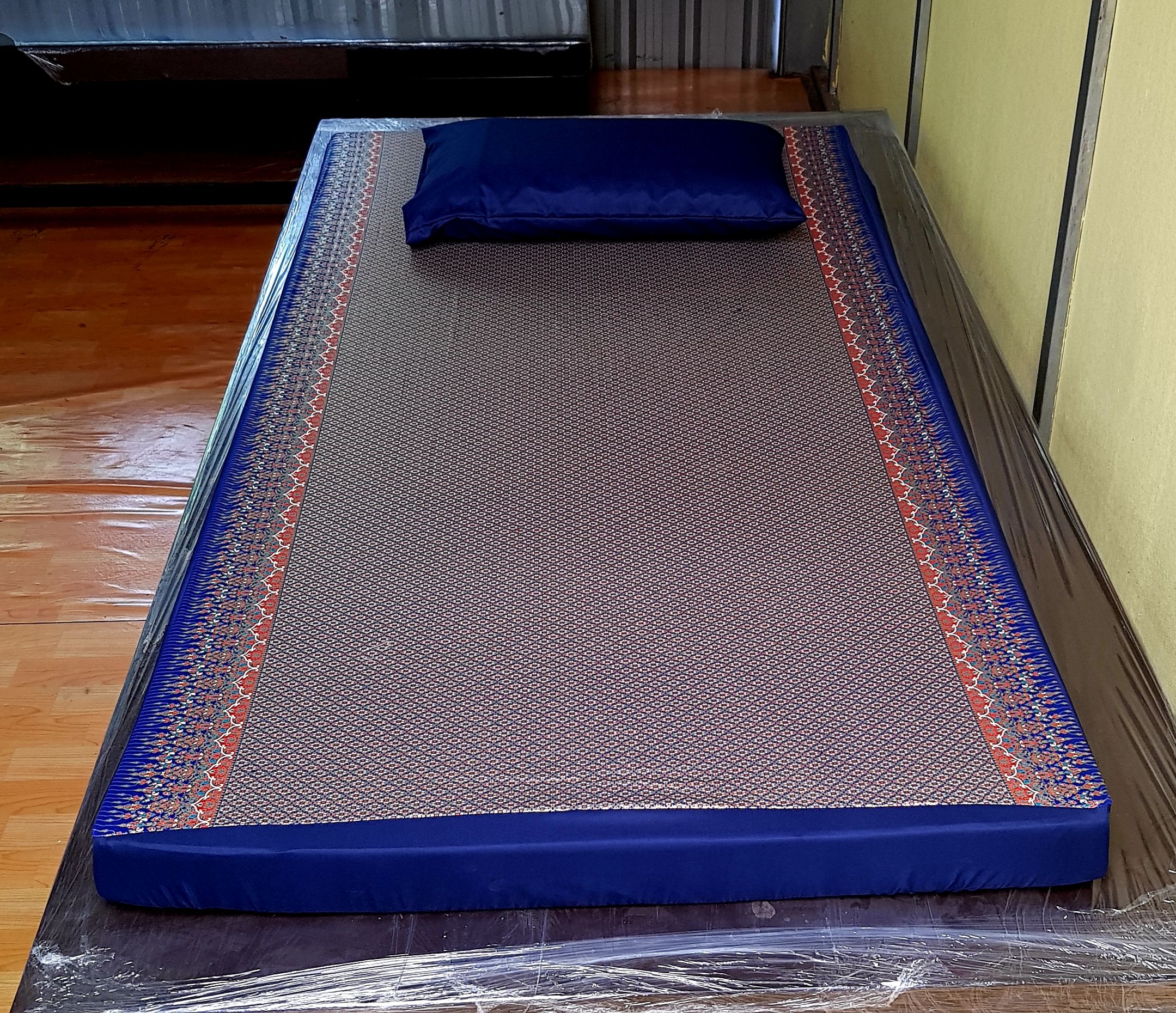 ผ้าปูเบาะนวดไทย ผ้าพิมพ์ทองลายไทย พร้อมปลอกหมอน