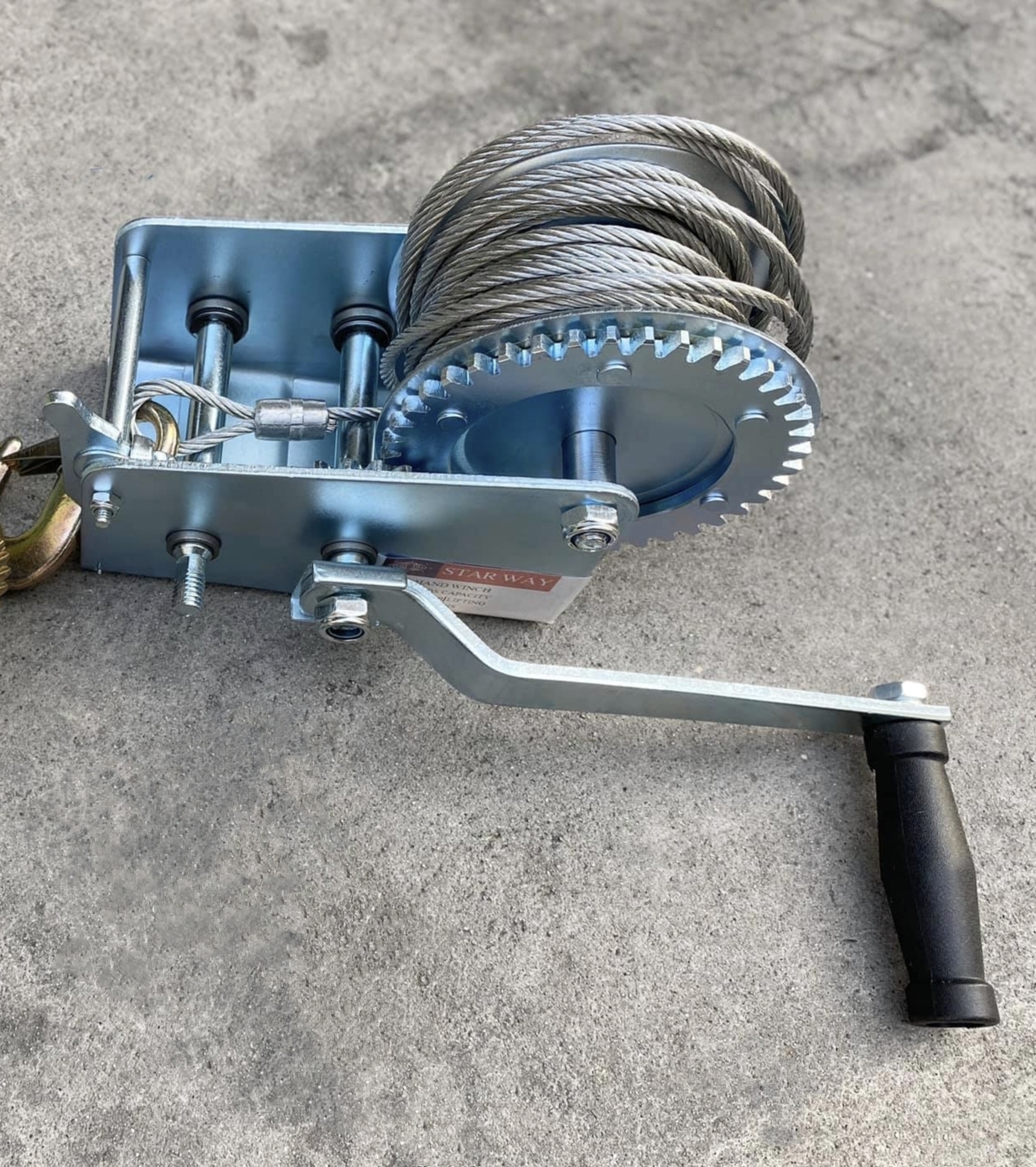 รอกสลิงมือหมุน สีเงิน(ขนาด 900กิโลกรัม)