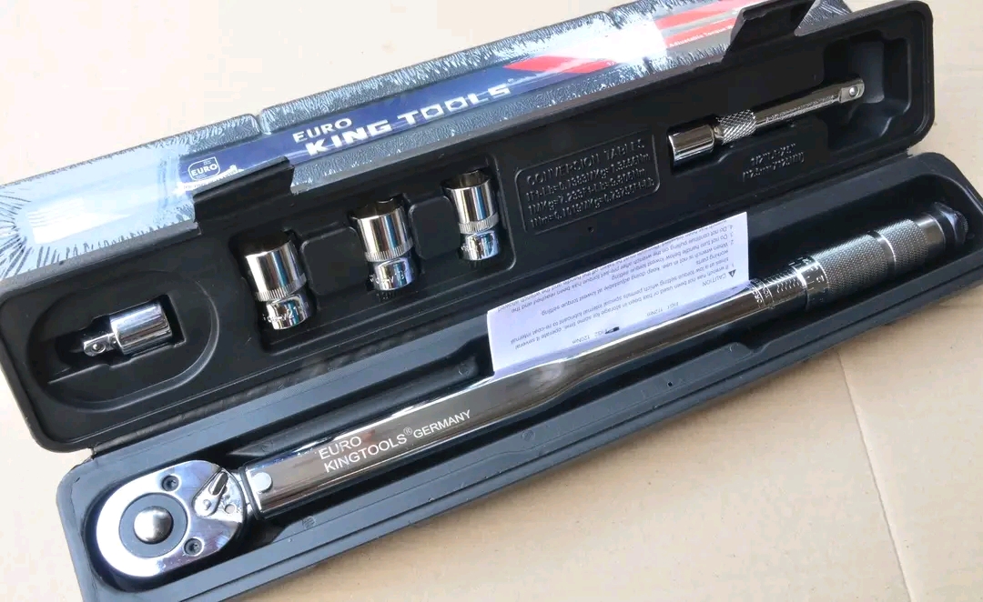 ประแจปอนด์ ยี่ห้อ EURO KING TOOLS 4 หุน 28-210 Nm.