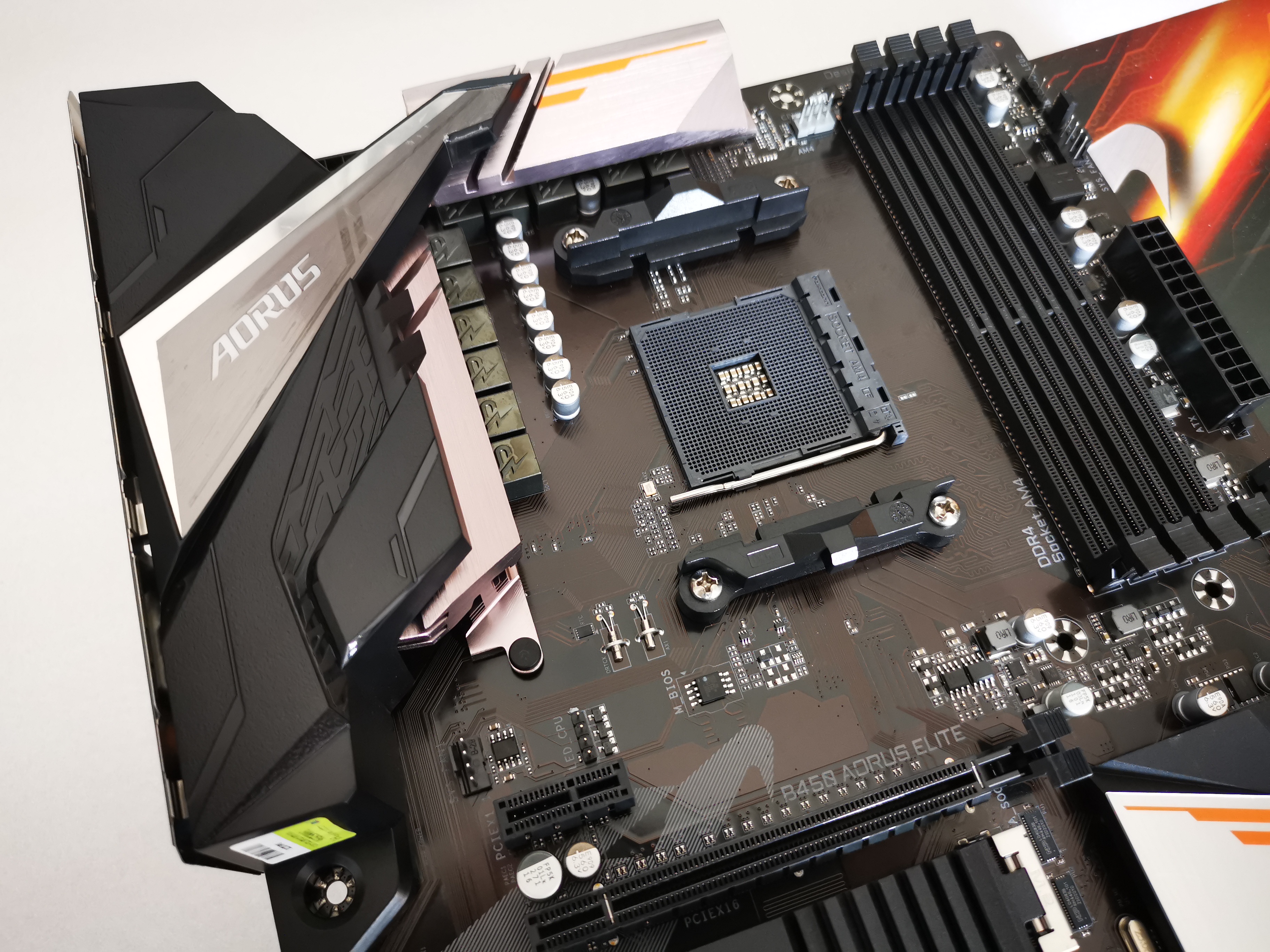 GIGABYTE B450 AORUS ELITE