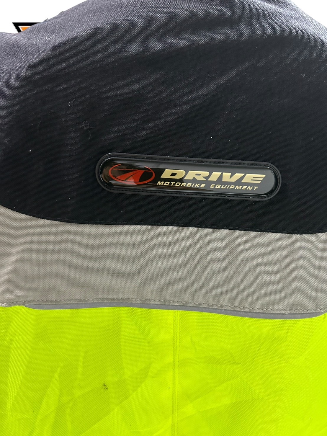 ชุดสำหรับขี่มอเตอร์ไซด์ (มือสอง) SET 033 ชุดทัวริ่ง เสื้อการ์ด + กางเกง ยี่ห้อ*** Drive***