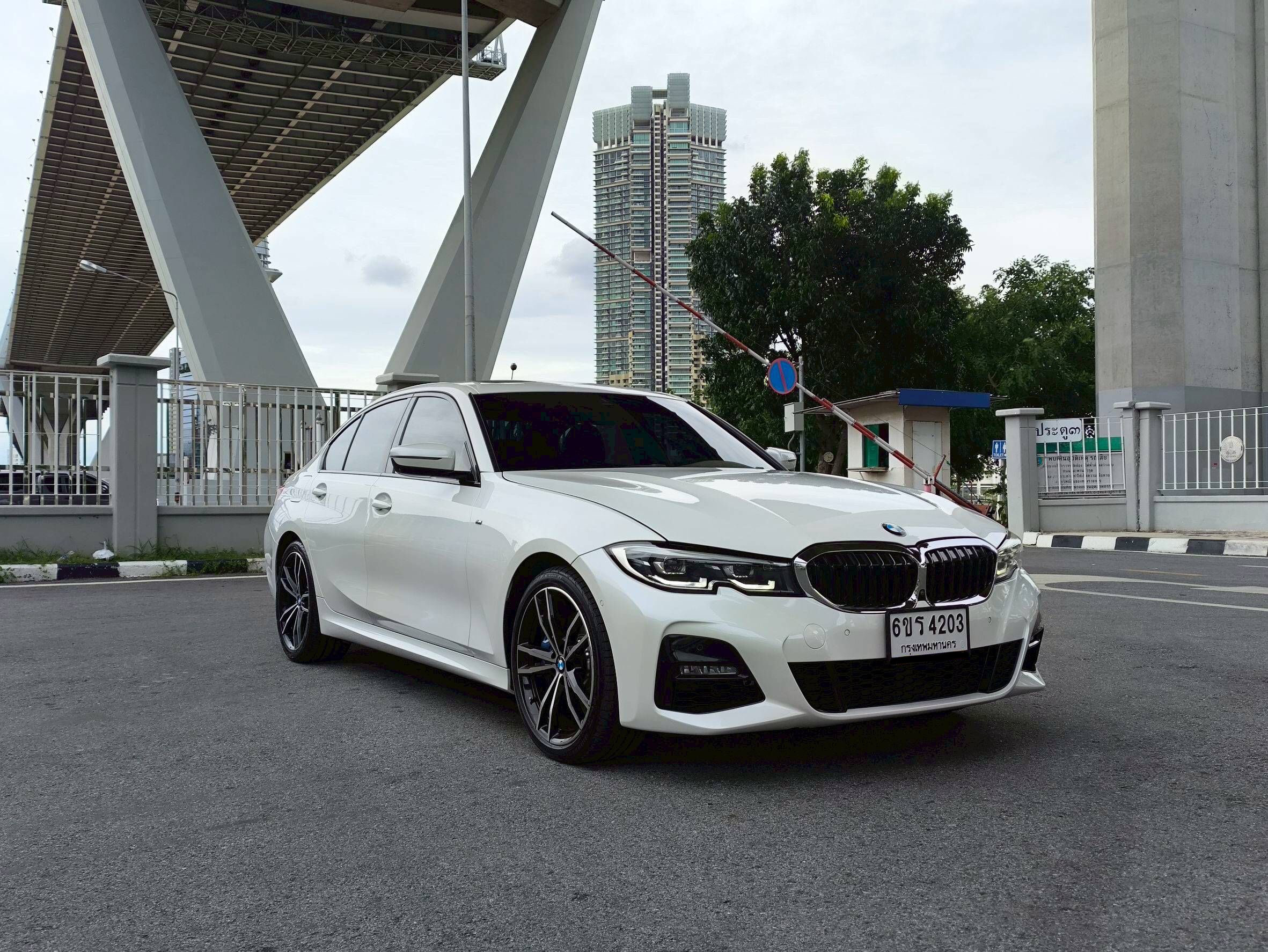 BMW 330e M Sport สีขาว ปี 2020