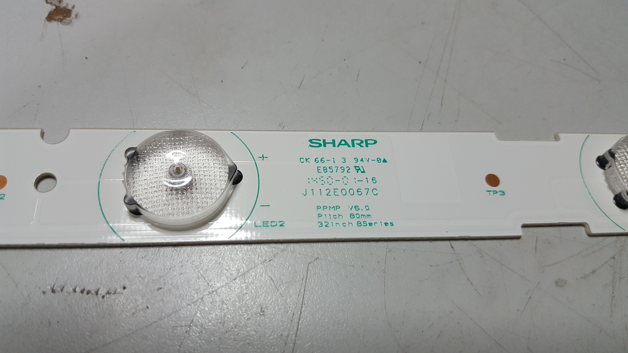 ซ่อมโทรทัศน์ LED-TV ยี่ห้อ SHARP รุ่น LC-32LE260M อาการไม่มีภาพไฟสถานะสีแดงกระพริบ