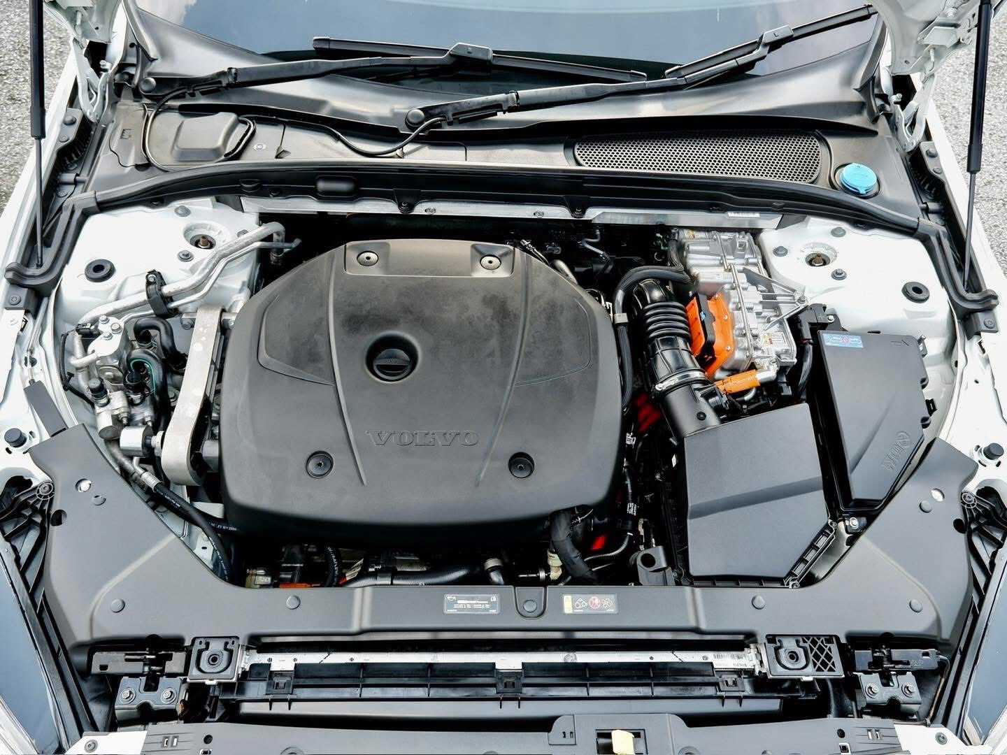 Volvo V60 T8 Plug-in Hybrid Inscription ปี 2021