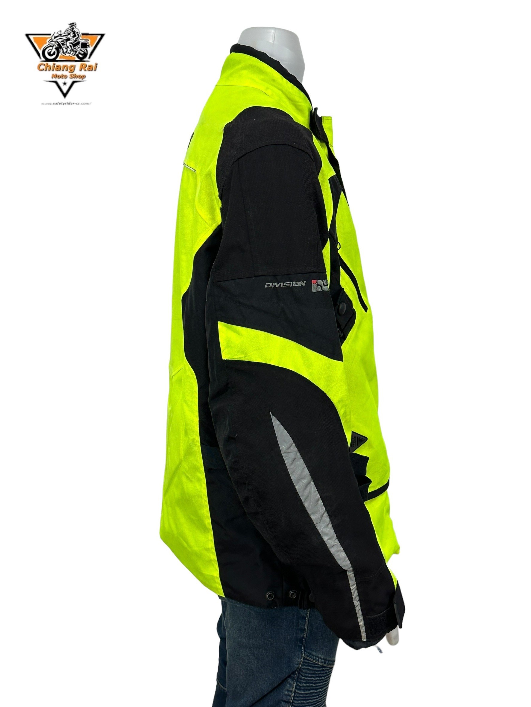 เสื้อขี่มอเตอร์ไซด์( มือสอง) RCTA 634: อก 50" ยาว 29"(XL) **IXS**