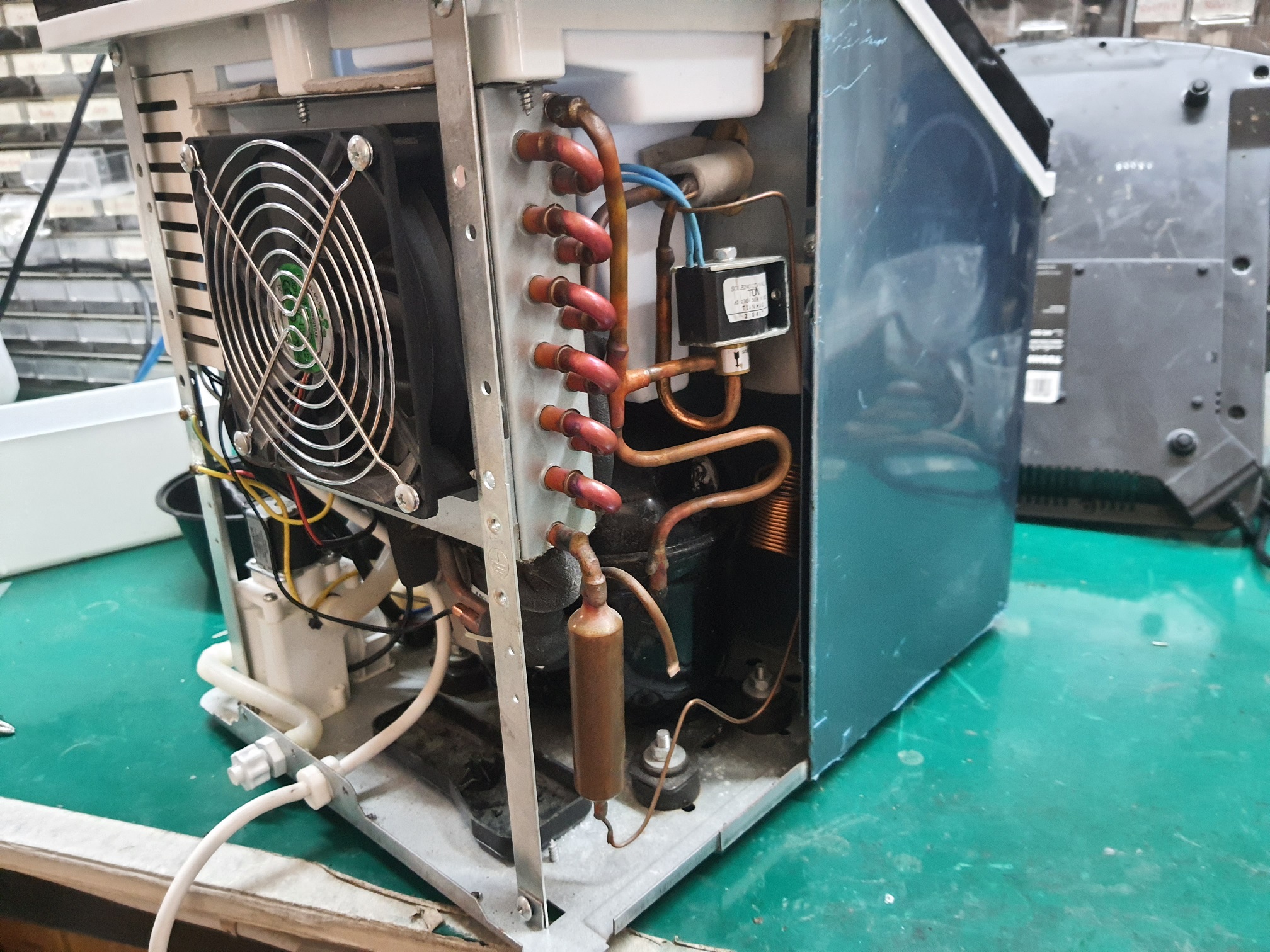 ซ่อมเครื่องทำน้ำแข็ง ยี่ห้อ HICON รุ่น HZB-20F อาการเครื่องไม่ทำน้ำแข็ง