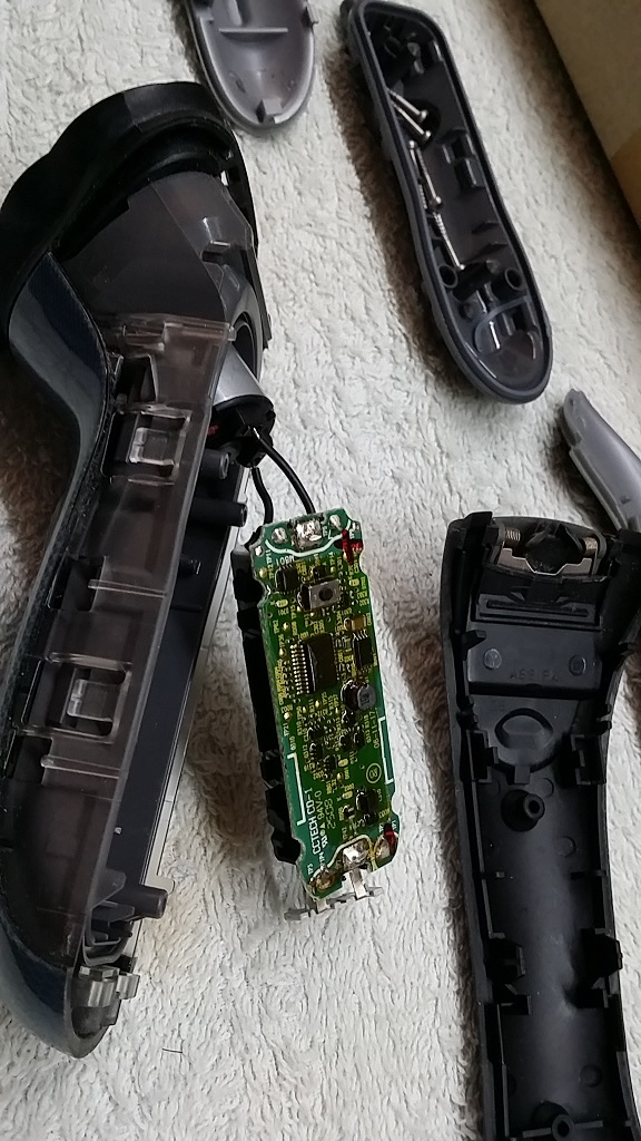 ซ่อมเครื่องโกนหนวด ยี่ห้อ PHILIPS รุ่น HD 7340 อาการชาร์จไฟไม่เข้า