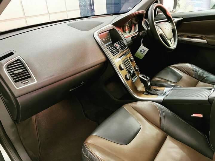 Volvo XC60 D4 Drive 2.0 V5 163 hp ปี 2014