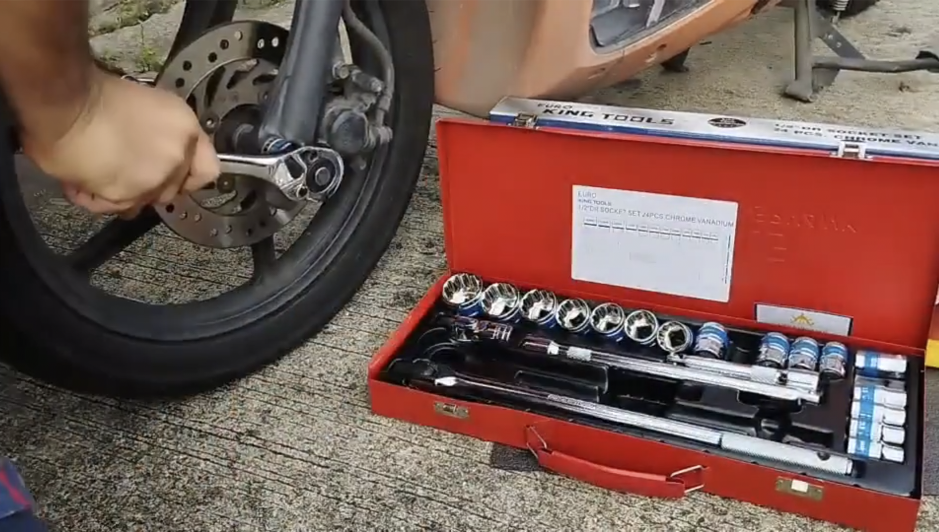 ชุดบล๊อกยูโรคิงทู Euro King Tools จำนวน 24 ชิ้น สีบรอนด์ งาน CR-V