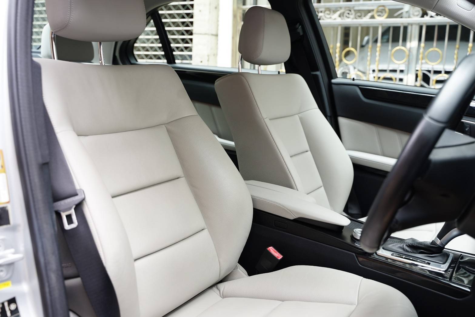 Mercedes Benz E200 CGI Avantgarde ปี 2010 จด 2011