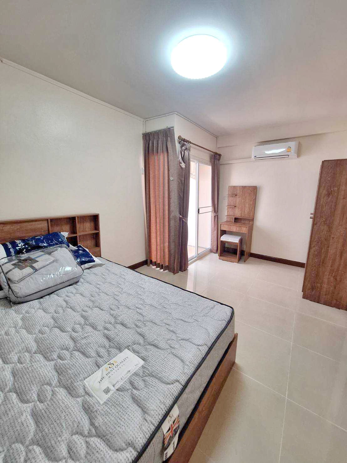 ให้เช่า ทาวน์โฮม 3 ชั้น 4 ห้องนอน ซอยนวลจันทร์ 36) รีโนเวทใหม่ทั้งหลัง