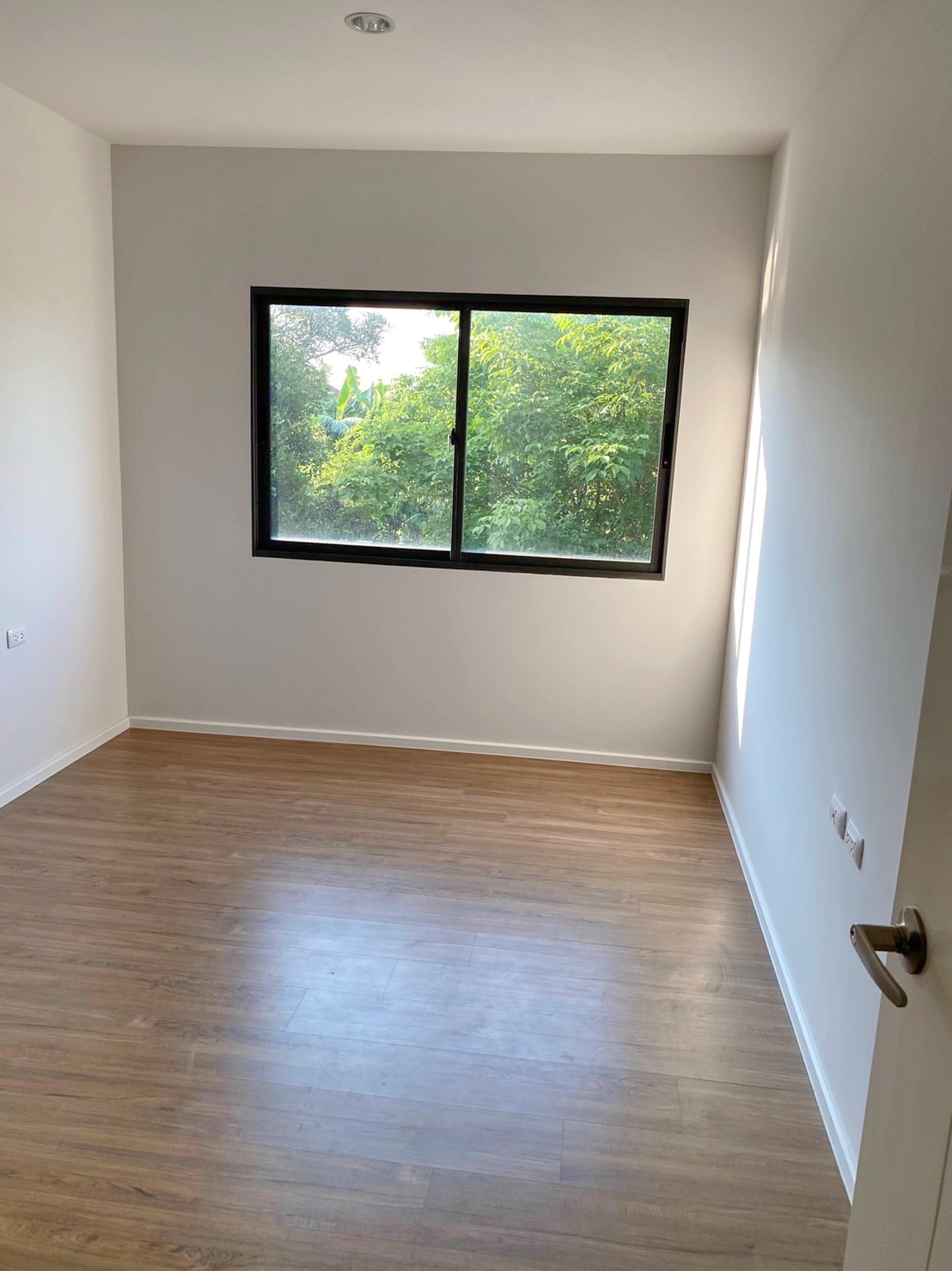 ให้เช่า บ้านกลางเมือง The Era ปิ่นเกล้า-จรัญฯ บ้านใหม่มือ 1 สามชั้น