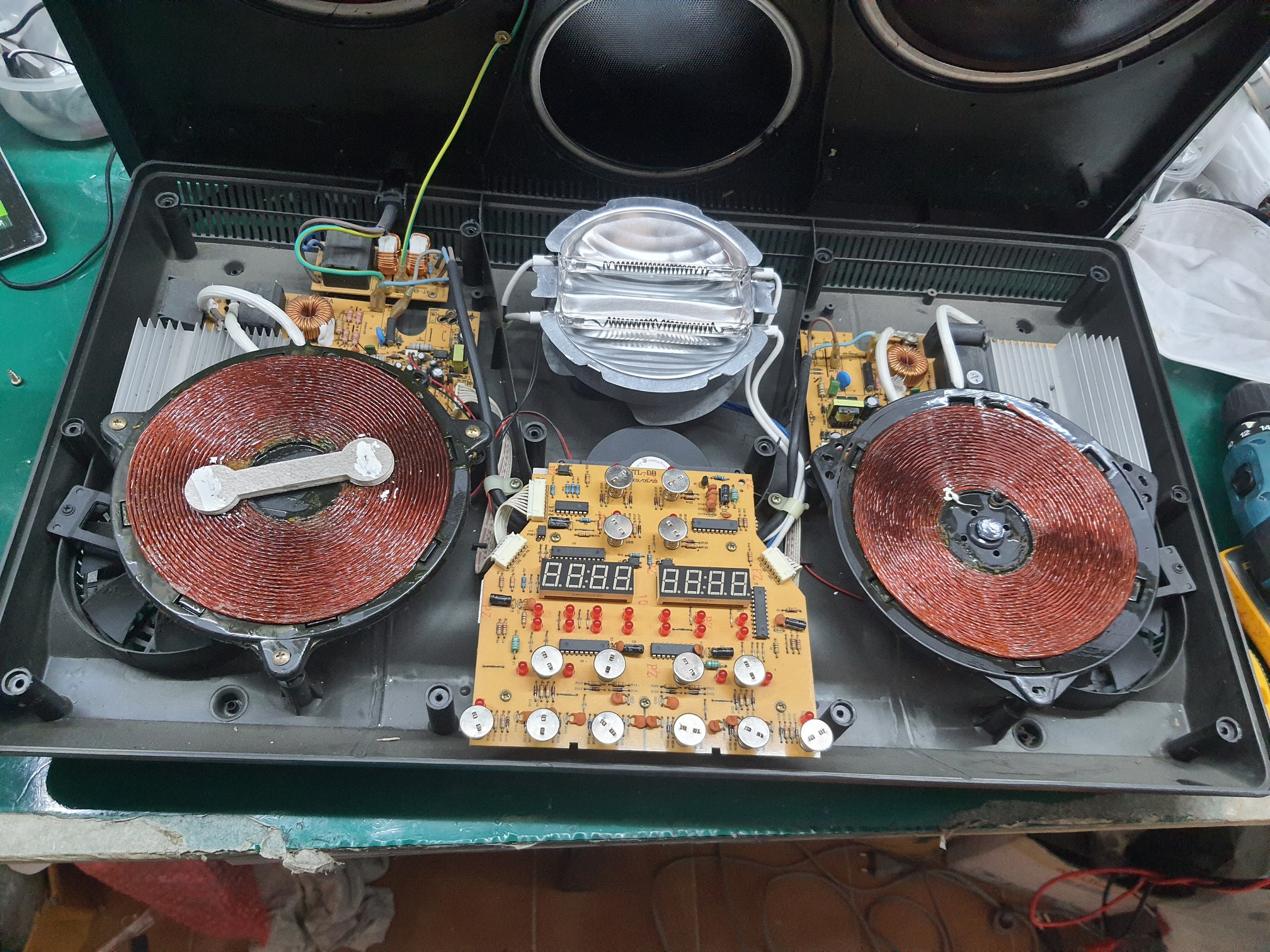 ซ่อมเตาแม่เหล็กไฟฟ้า ยี่ห้อ EZZO รุ่น EZ-IC01 อาการเปิดไม่ติดเครื่องไม่ทำงาน