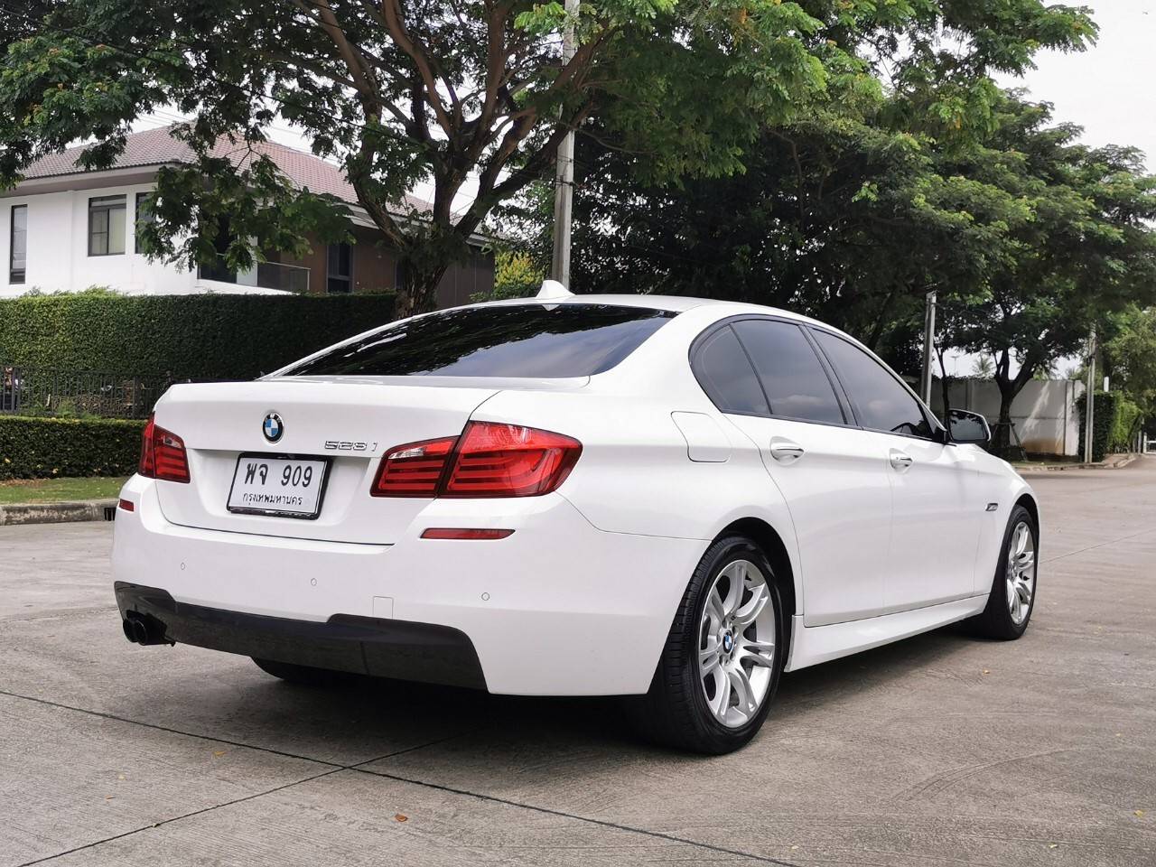 BMW 528I M-SPORT สีขาว ปี 2012
