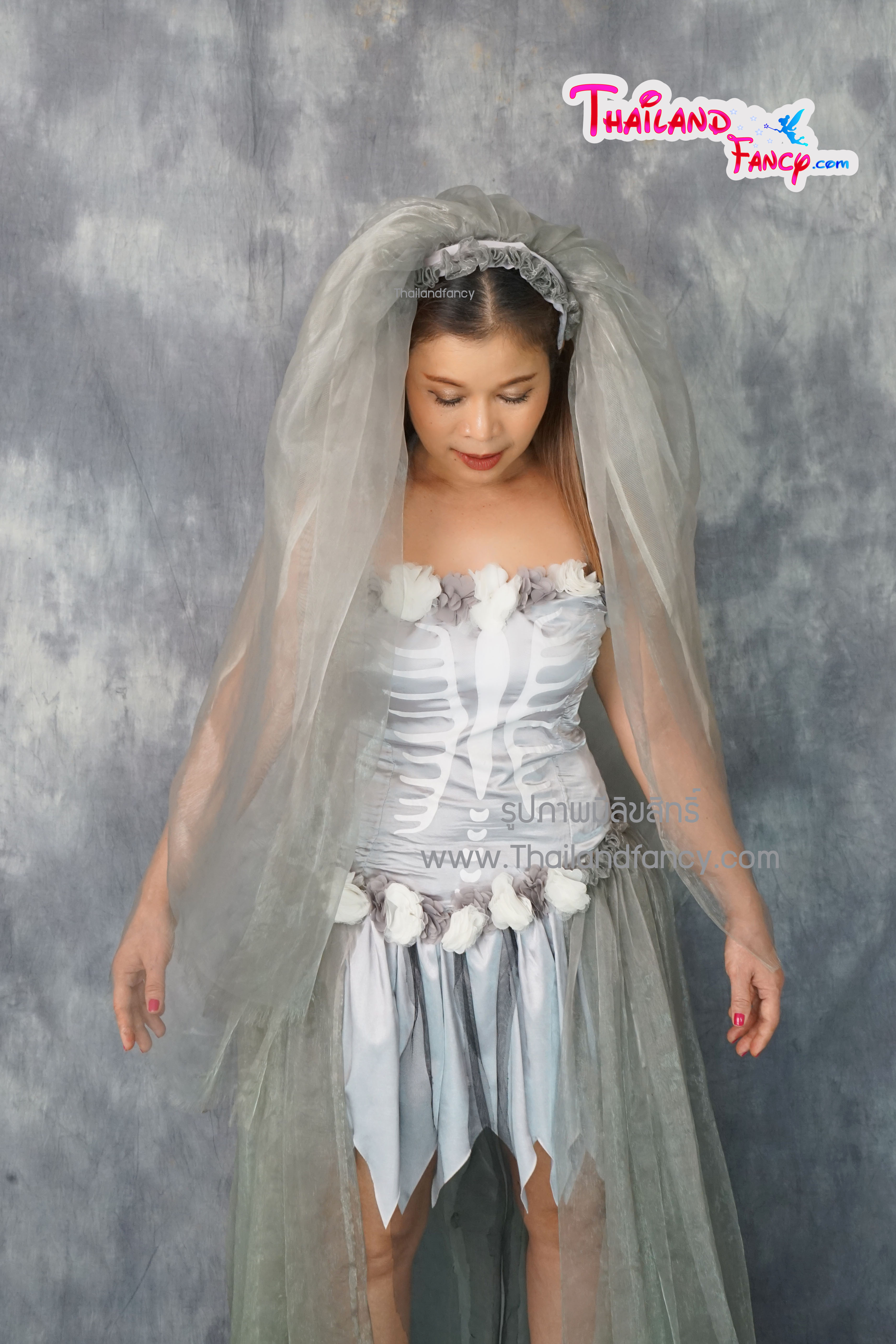 ชุดเช่าแฟนซีผู้หญิง (ชุดเช่า) ชุดเช่าเจ้าสาวผี ชุดผีสาวซอมบี้ ชุดผีผู้หญิง Halloween Night Costume ชุดเจ้าสาวผีสีขาวเทาหน้าสั้นหลังยาวลายโครงกระดูกขาว