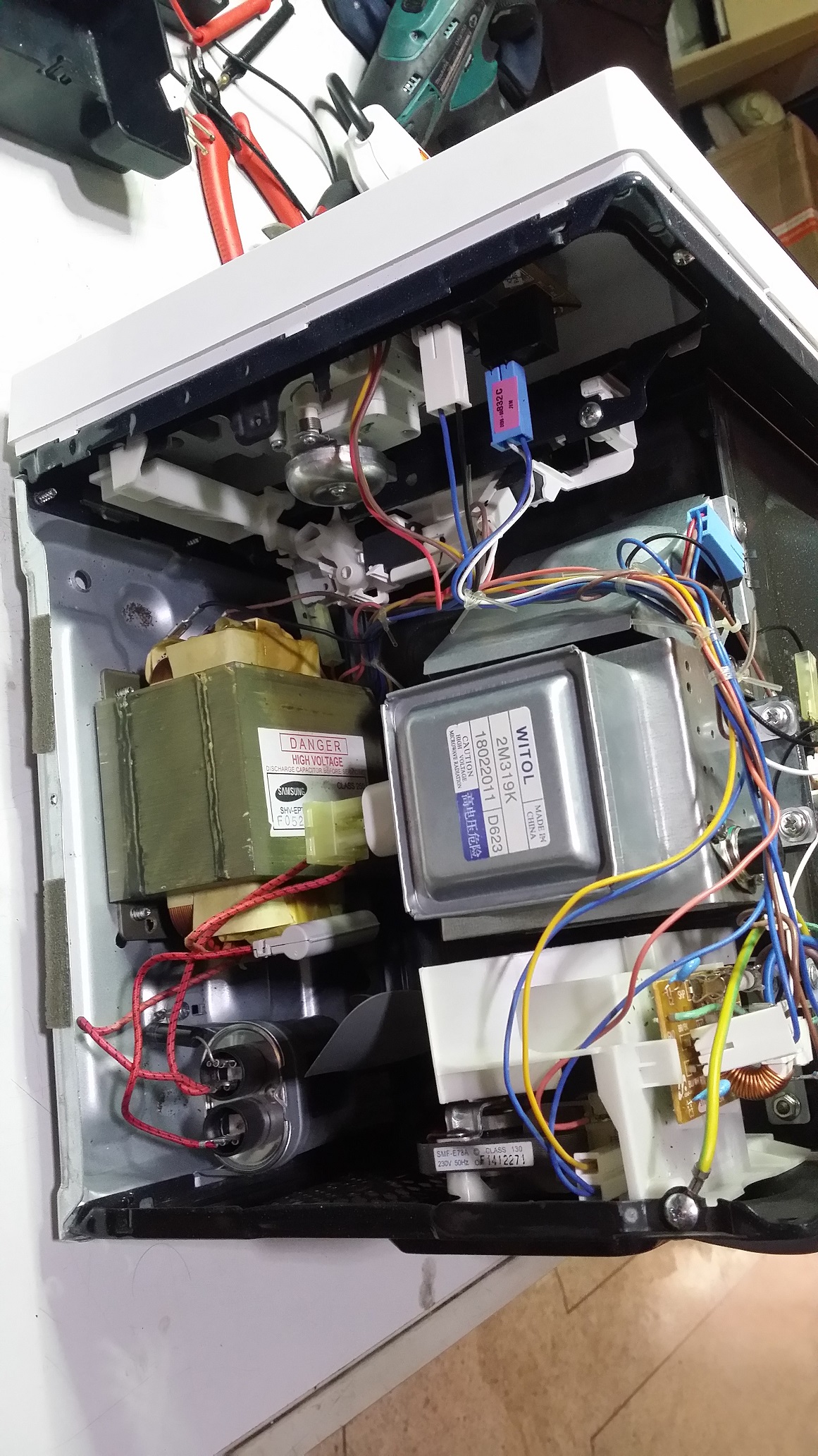 ซ่อมไมโครเวฟ ยี่ห้อ SAMSUNG รุ่น GE711K อาการไฟเข้าแต่ไม่ร้อน