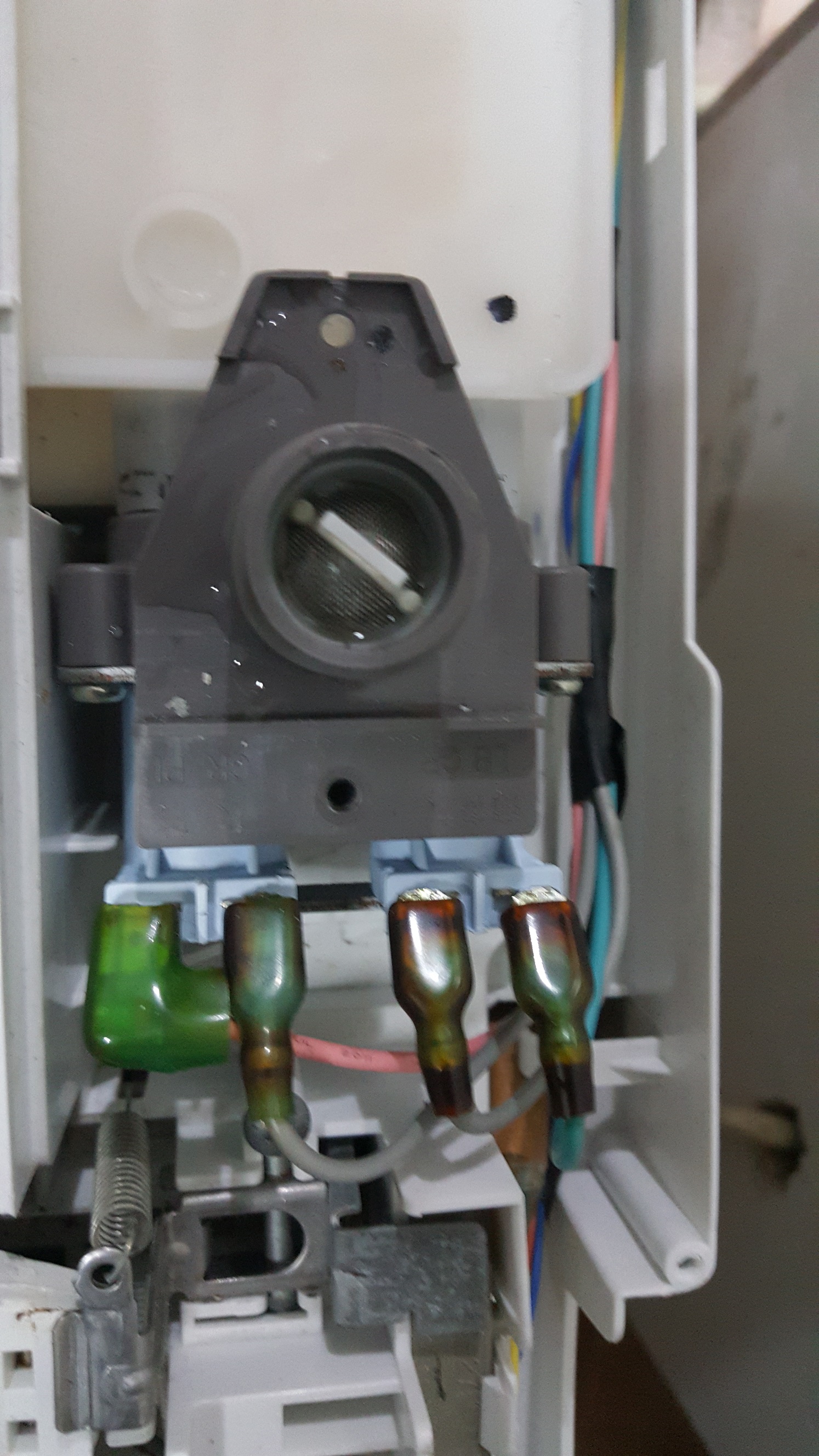 ซ่อมเครื่องซักผ้า ยี่ห้อ TOSHIBA รุ่น AW-8990ST อาการน้ำไม่เข้า