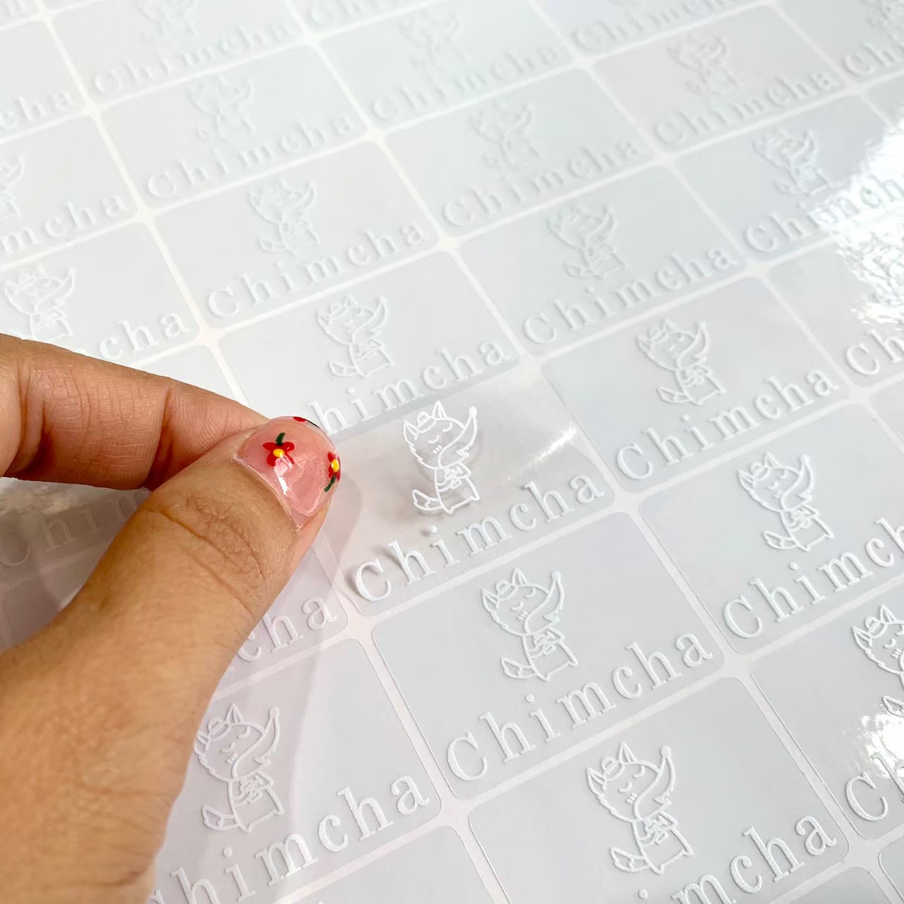 ฉลากสินค้าใสตัวหนังสือขาว สติ๊กเกอร์ใสพิมพ์สีขาว พิมพ์หมึกขาว