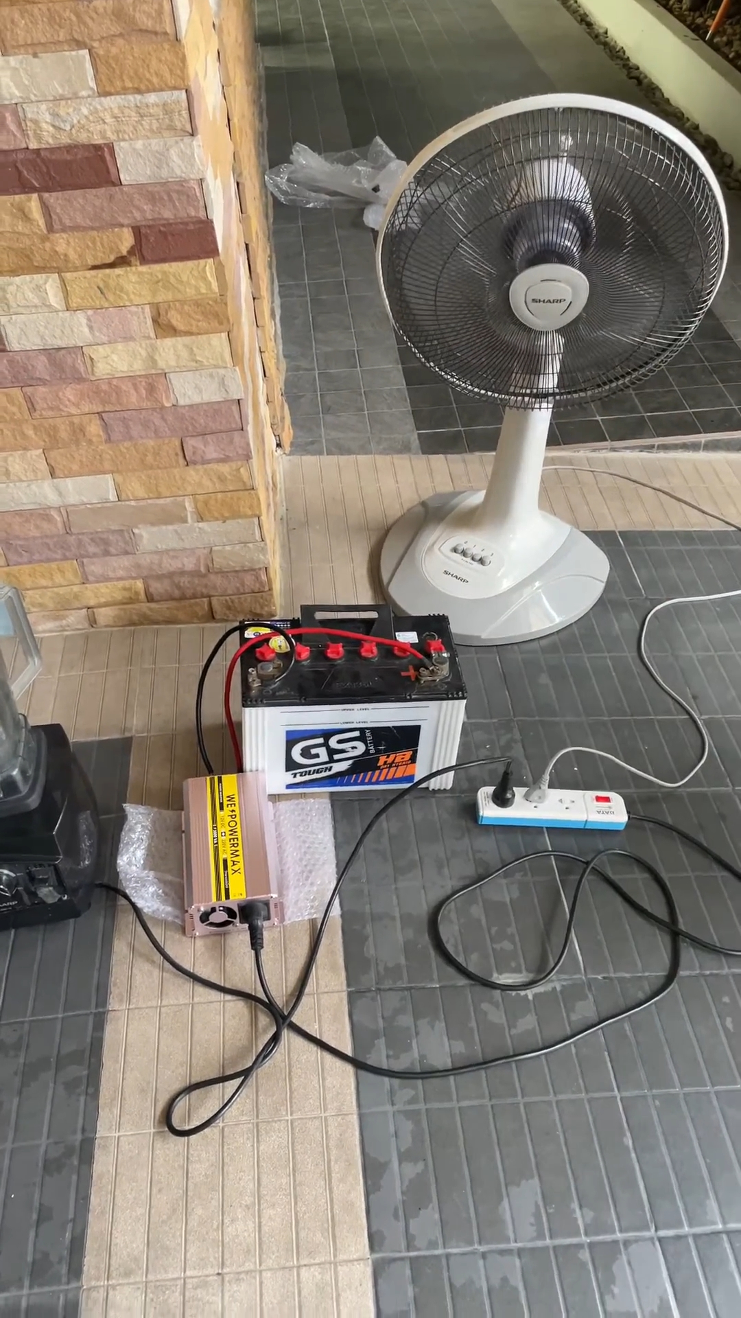 ตัวแปลงไฟ 12V เป็นไฟบ้าน 220V ขนาด 3,000W ยี่ห้อ WE POWER MAX
