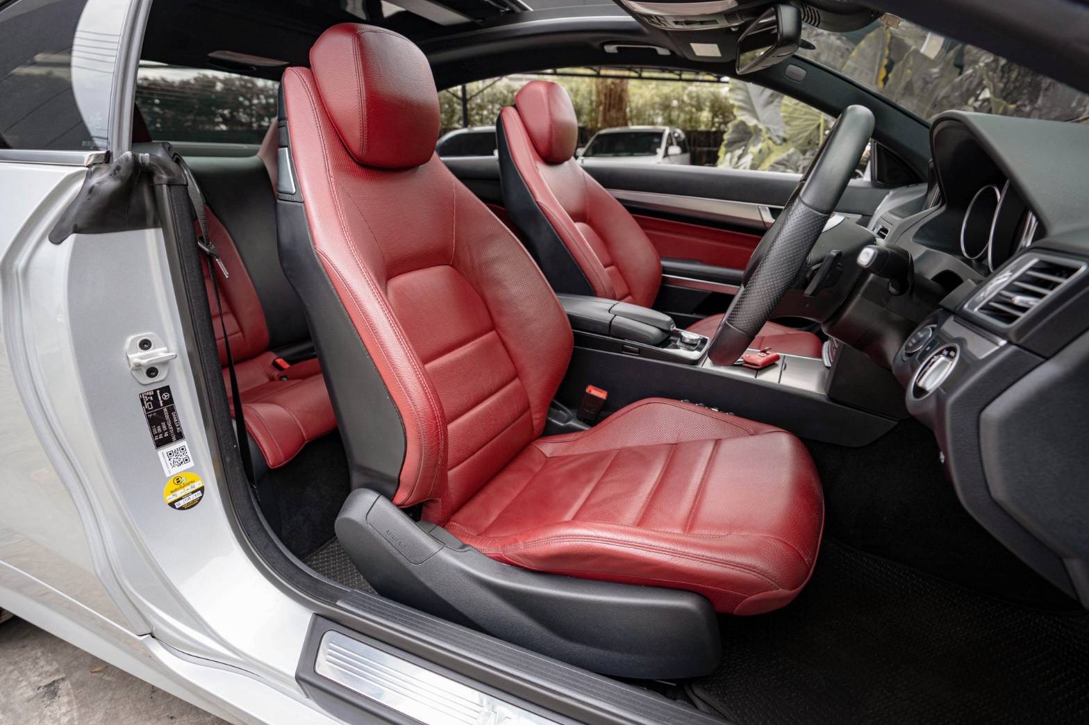 Mercedes Benz E200 Coupe AMG สีบรอนซ์ W207 facelift ปี 2015