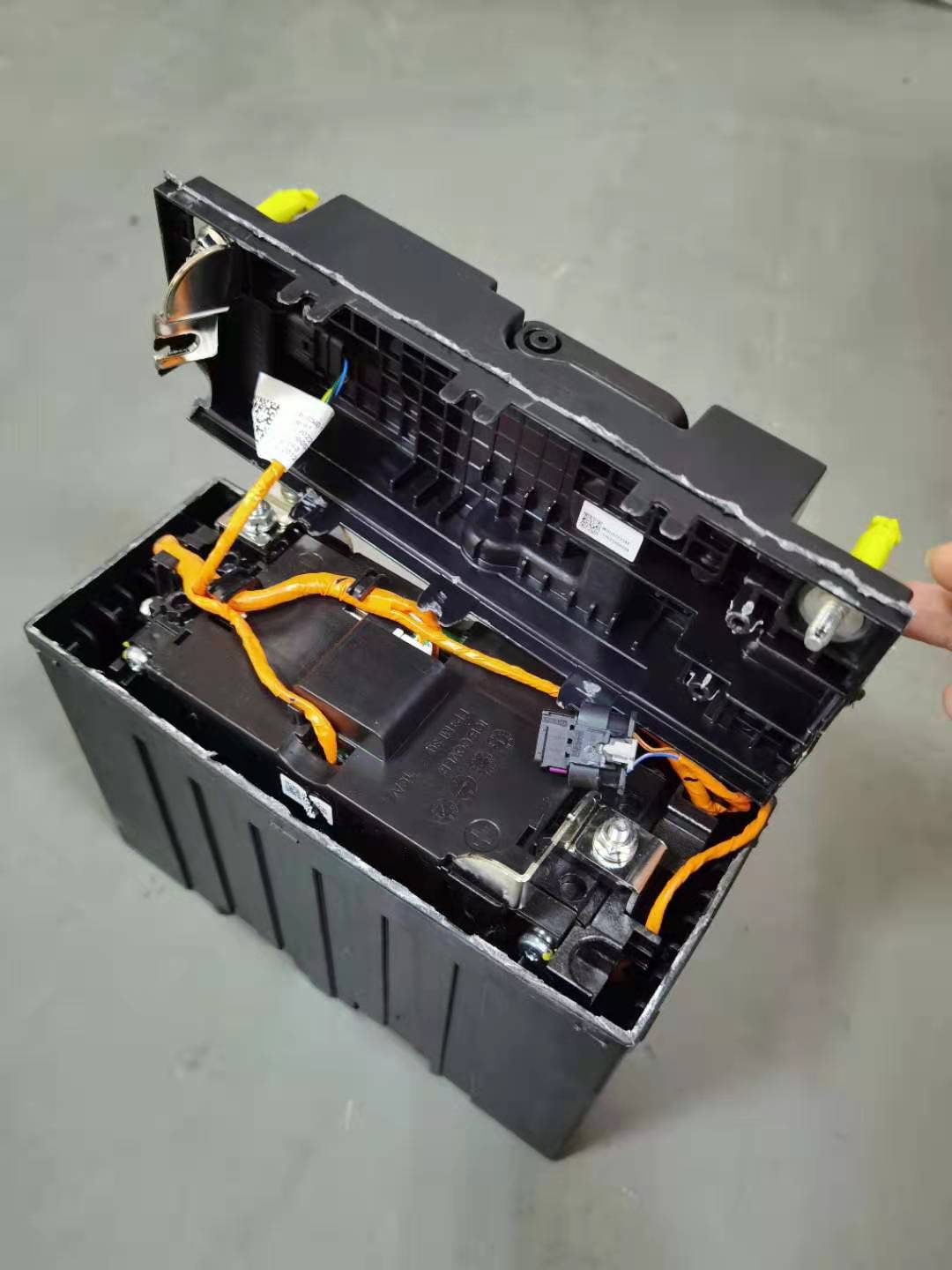 BMW 12v LTO from LG 6s 10ah