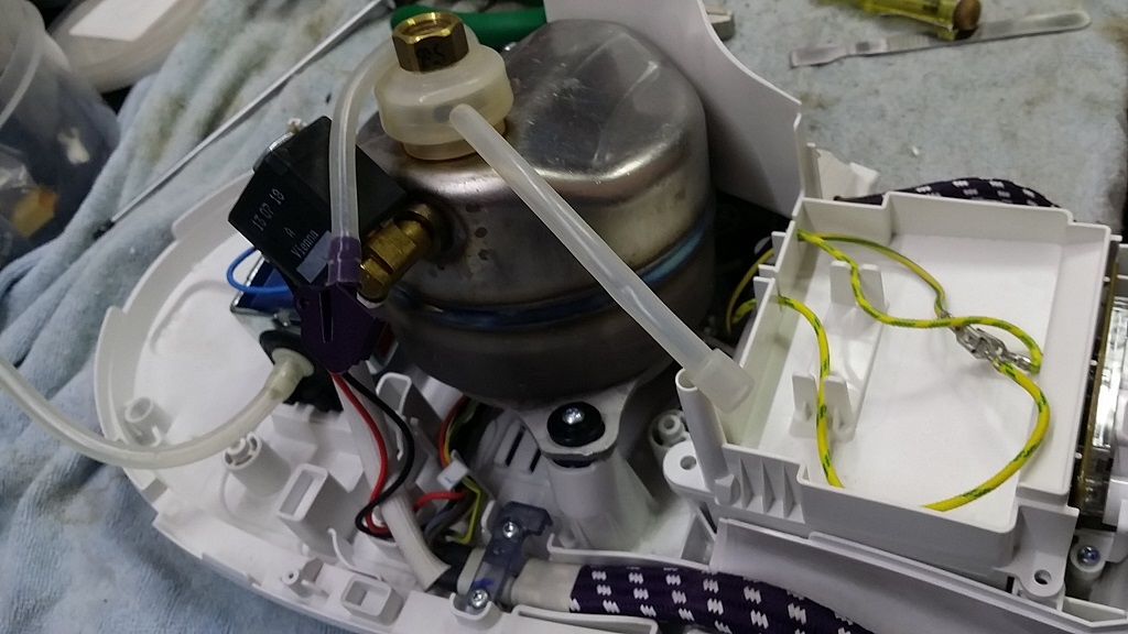 ซ่อมเตารีดไอน้ำ ยี่ห้อ PHILIPS รุ่น GC9240 อาการไอน้ำไม่ออก