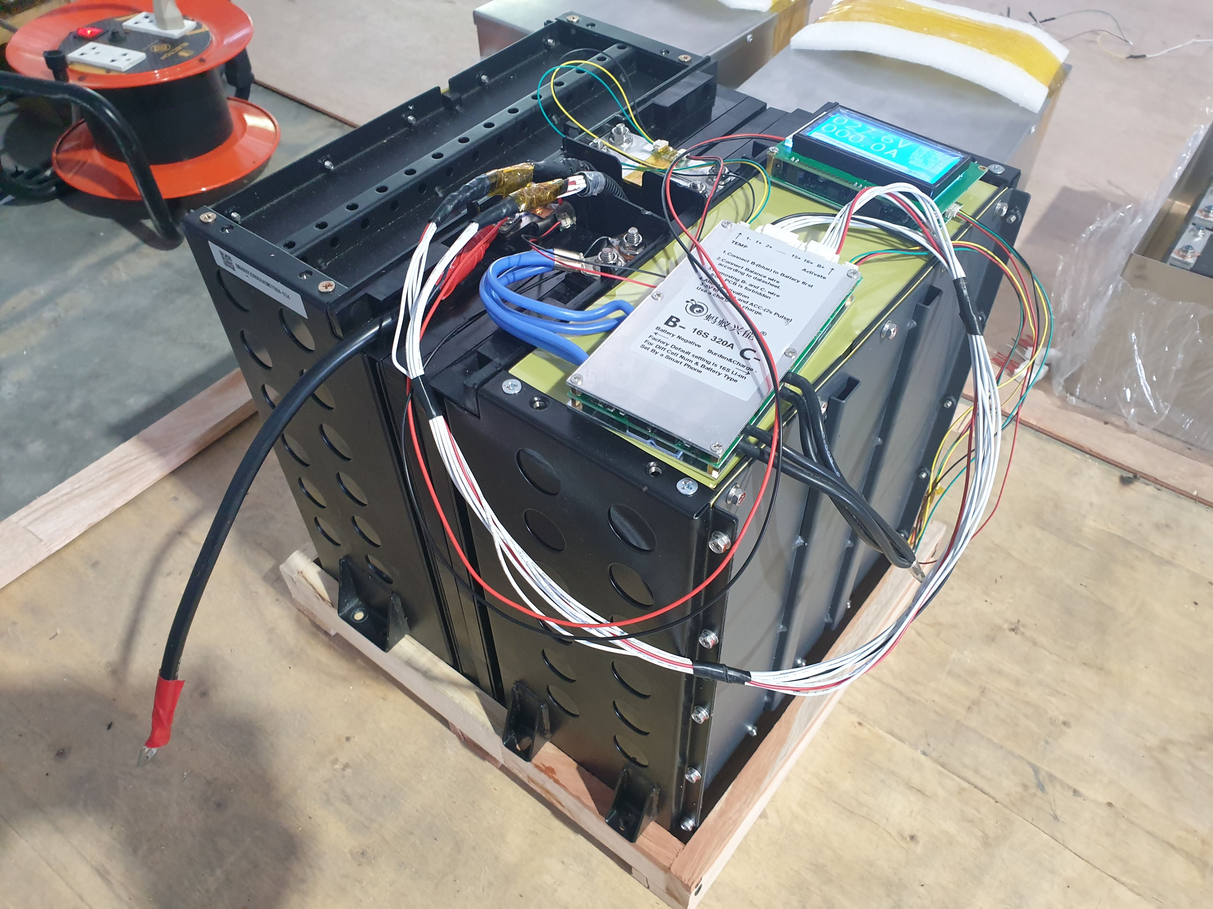 แบตเตอรี่ลิเทียมฟอสเฟส ประกอบตามสั่ง 48v 200Ah สำหรับระบบโซล่าเซลล์ และ โฟลคลิฟไฟฟ้าที่เน้นการดึงกระแสหนักๆ