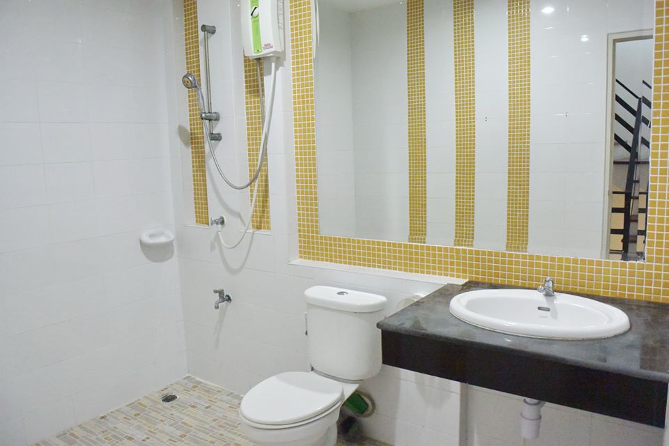 ให้เช่า Townhome 3ชั้นครึ่ง หลังมุม ติด เซ็นทรัลแจ้งฯ