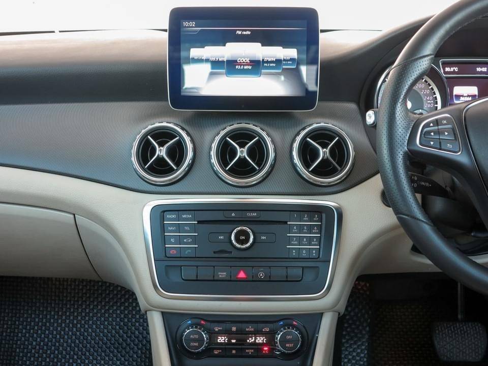 MERCEDES BENZ GLA 200 URBAN ปี 2017