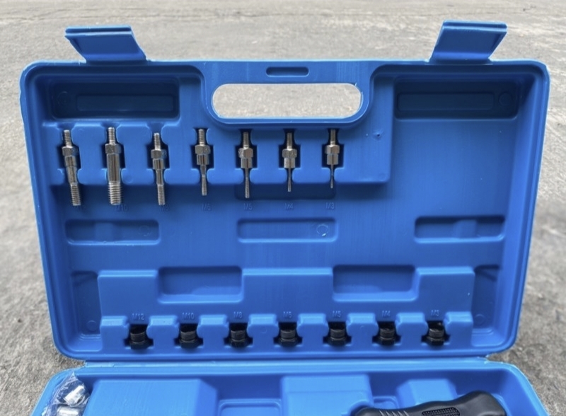 คีมย้ำรีเวทนัท M3-M12 ชุดสุดคุ้มมาพร้อมลูกรีเวทนัท 100 ลูก อุปกรณ์พร้อมใช้งาน