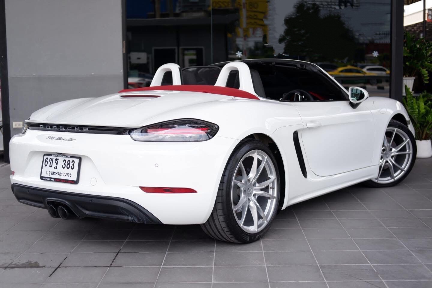 Porsche 718 Boxster Convertable ปี 2017