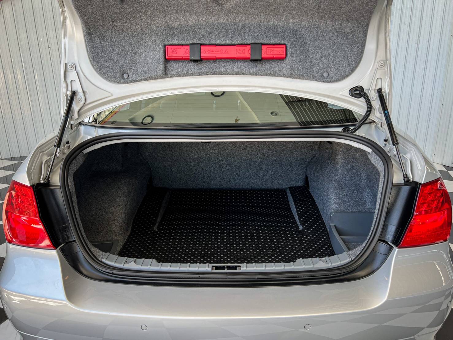 BMW SERIES 3 320i SE โฉม E90 ปี 2010