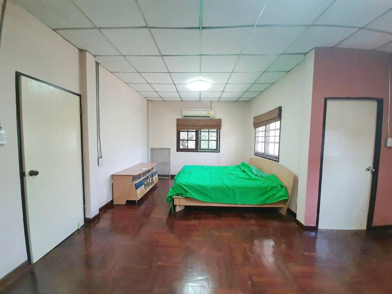 บ้านให้เช่า ท/ฮ หลังมุม ตรงข้าม รพ. บางมด