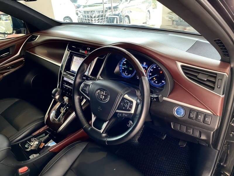Toyota Harrier 2.5Hybrid ปี 2015