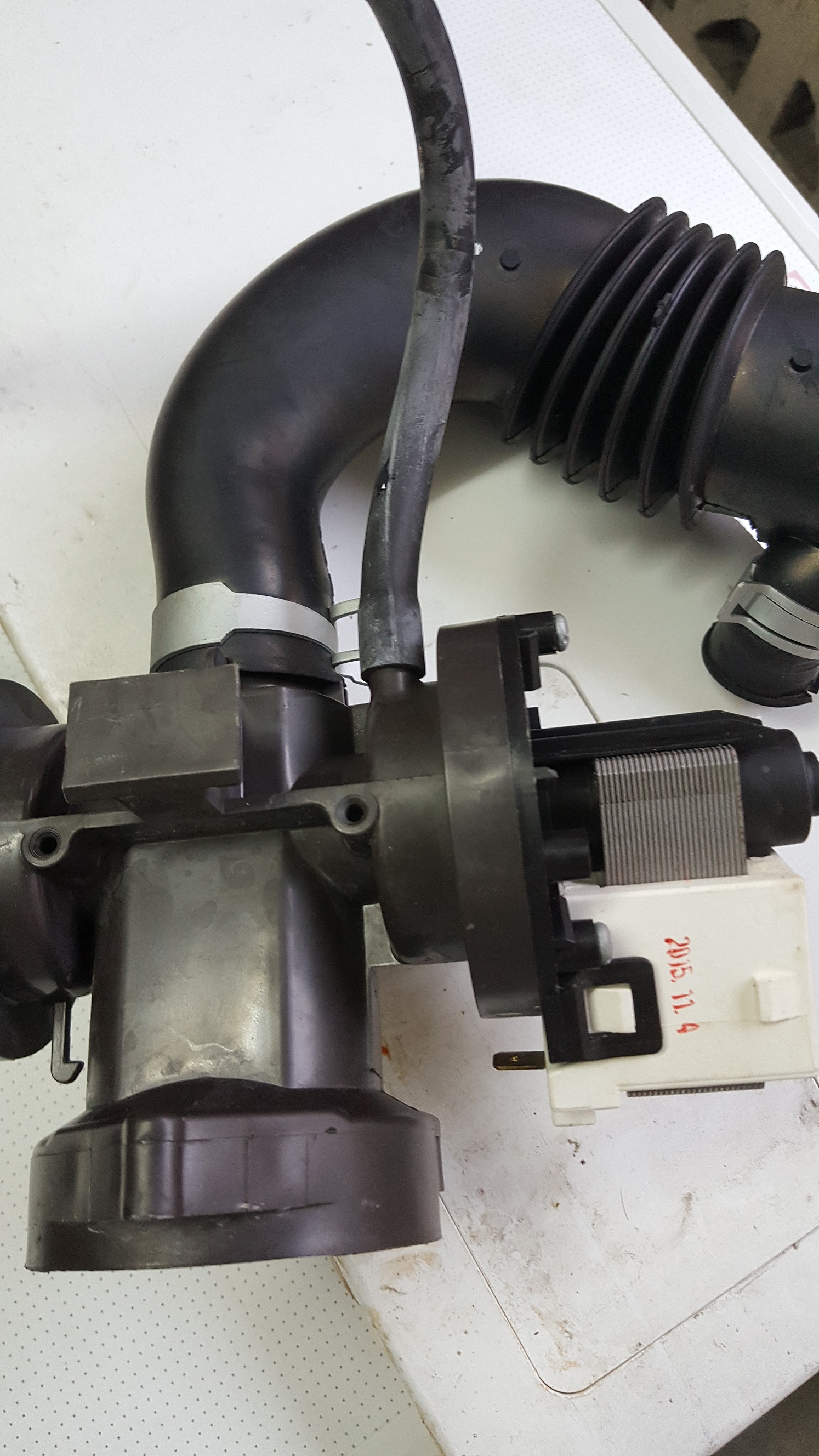 ซ่อมเครื่องซักผ้า ยี่ห้อ LG รุ่น F1409NPRW อาการซักผ้าได้แต่ไม่ปล่อยน้ำทิ้ง