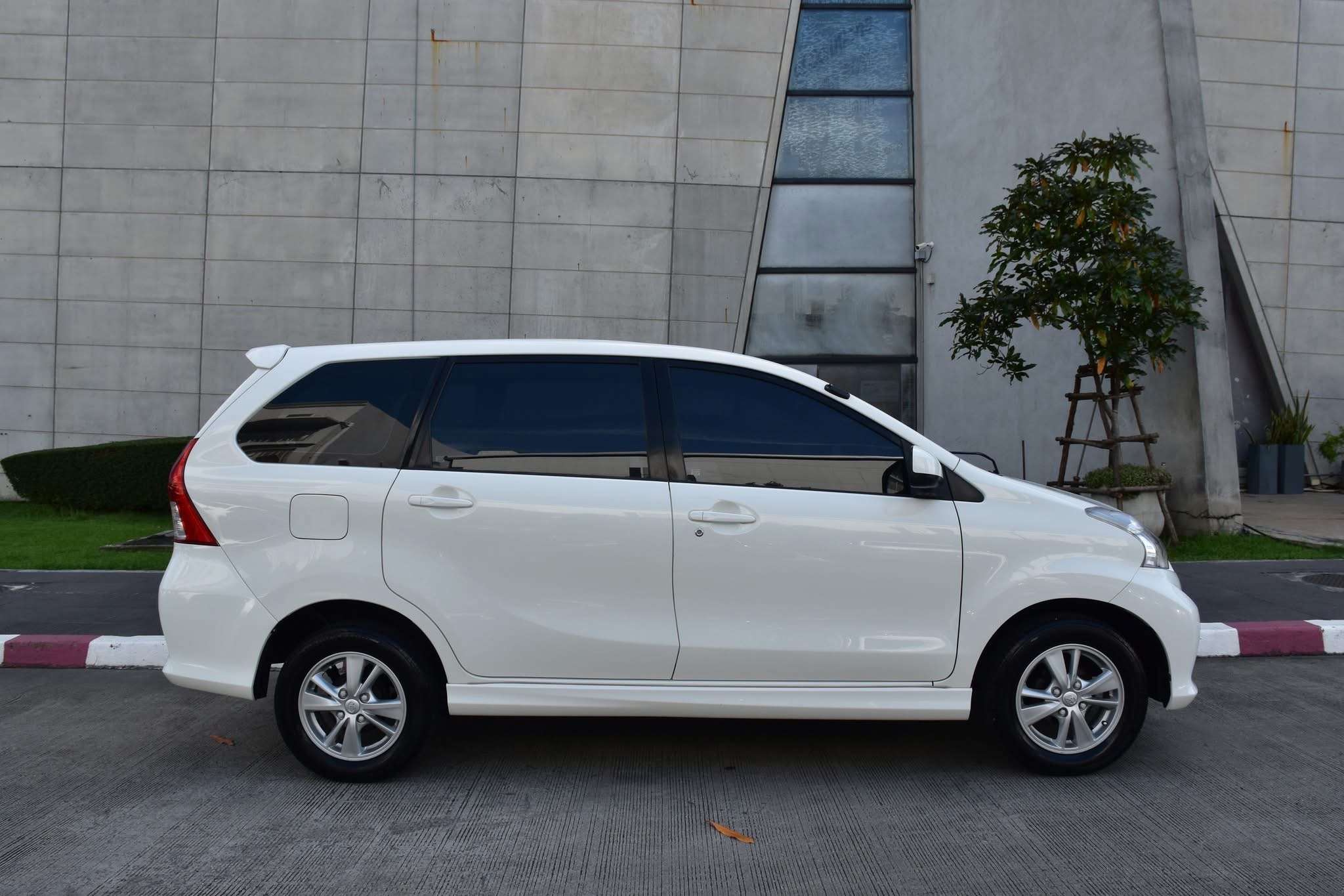TOYOTA AVANZA 1.5 S ปี2013