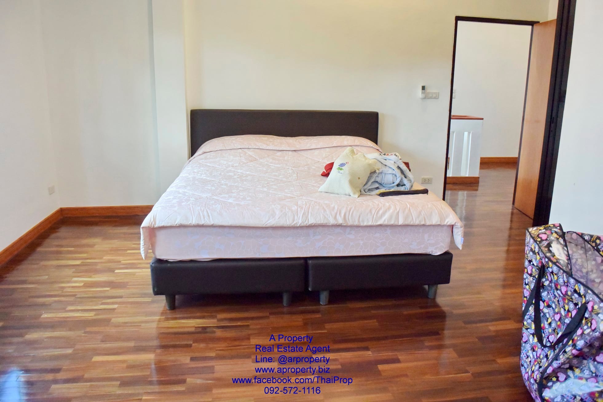 ให้เช่า บ้านแฝด มีดาดฟ้า สร้างใหม่ หลังใหญ่ ใกล้ Central แจ้งวัฒนะ