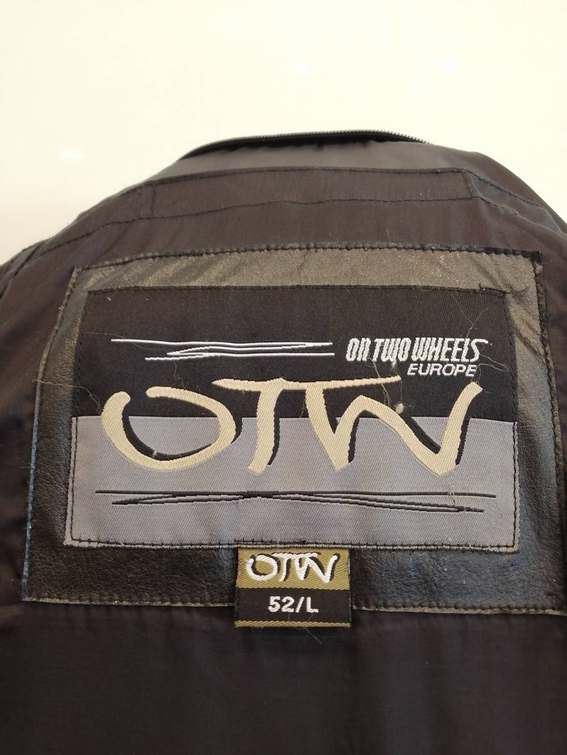 เสื้อขี่มอเตอร์ไซด์( มือสอง) RCT 257 ขนาด : อก 50" ยาว 29" **ยี่ห้อ OTW **