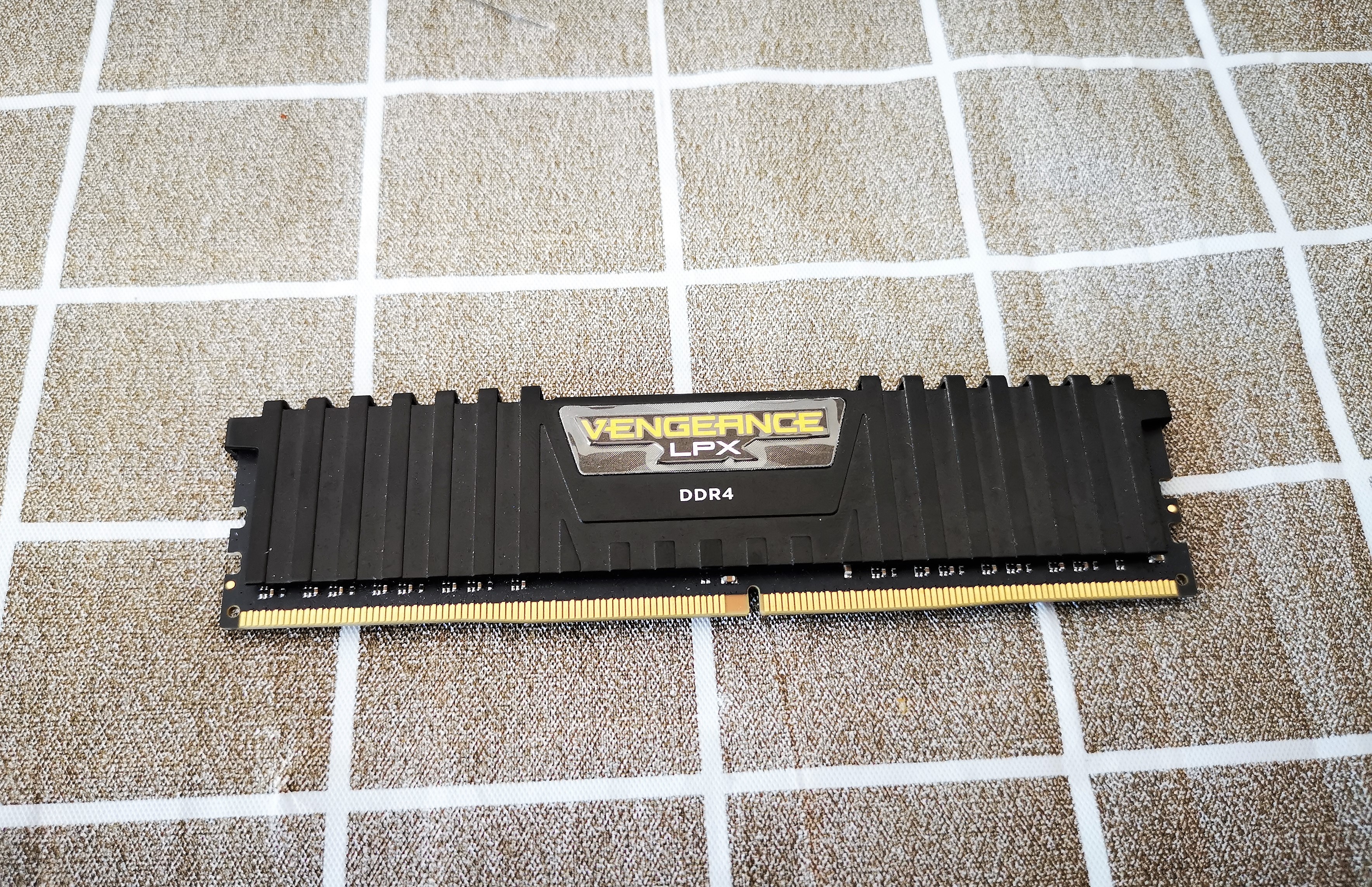 Ram Corsiar Vengeance LPX DDR4 8G/2666 (ดำ, แดง)