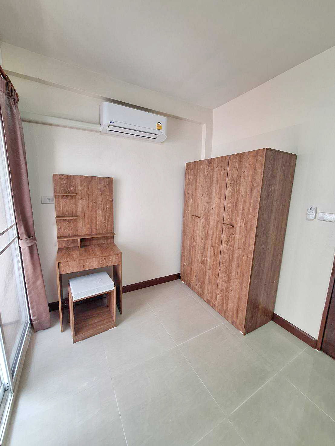 ให้เช่า ทาวน์โฮม 3 ชั้น 4 ห้องนอน ซอยนวลจันทร์ 36) รีโนเวทใหม่ทั้งหลัง