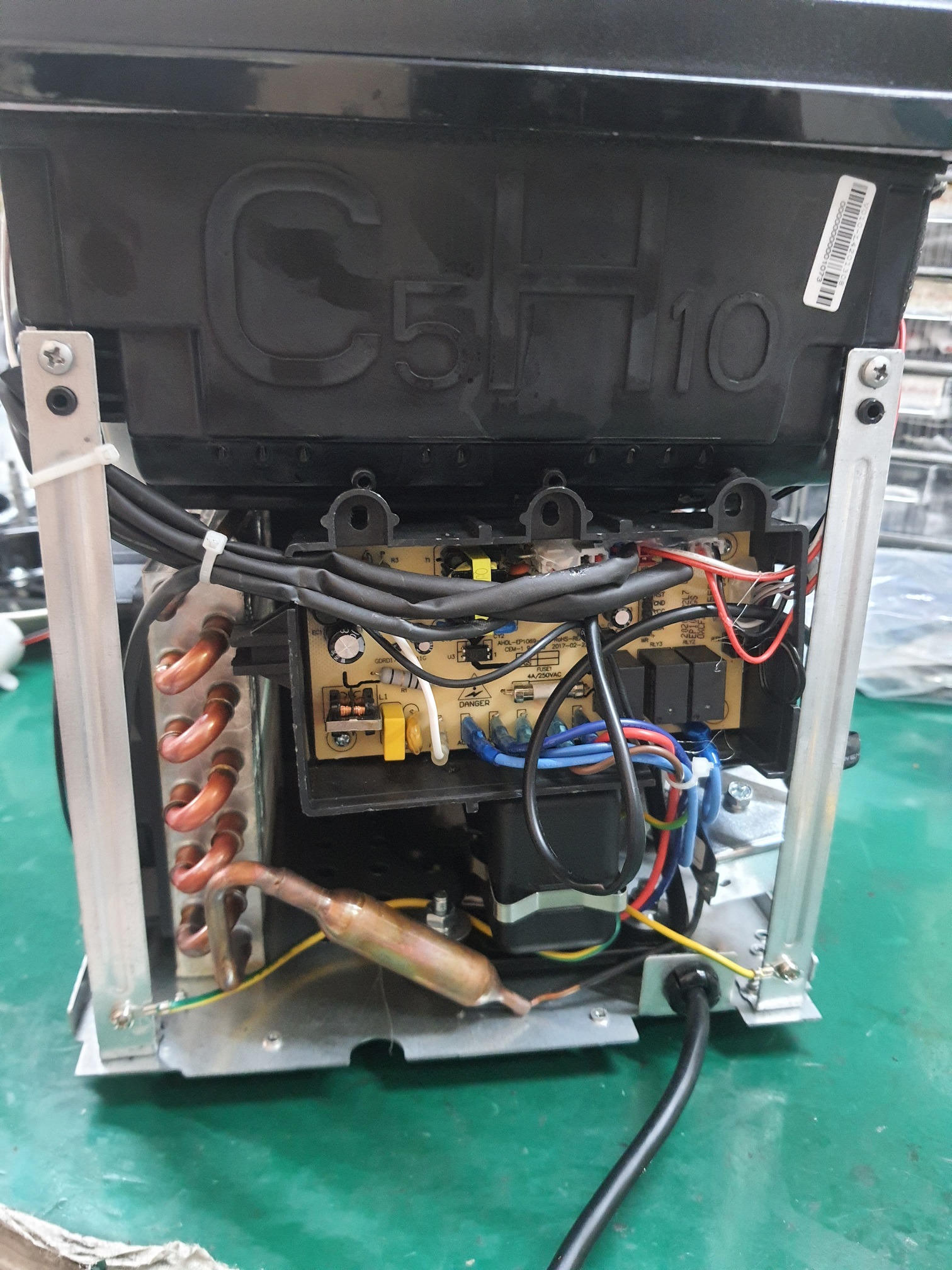 ซ่อมเครื่องทำน้ำแข็ง ยี่ห้อ Toolcon รุ่น MINI ICE MAKER 9 อาการไม่ทำน้ำแข็ง