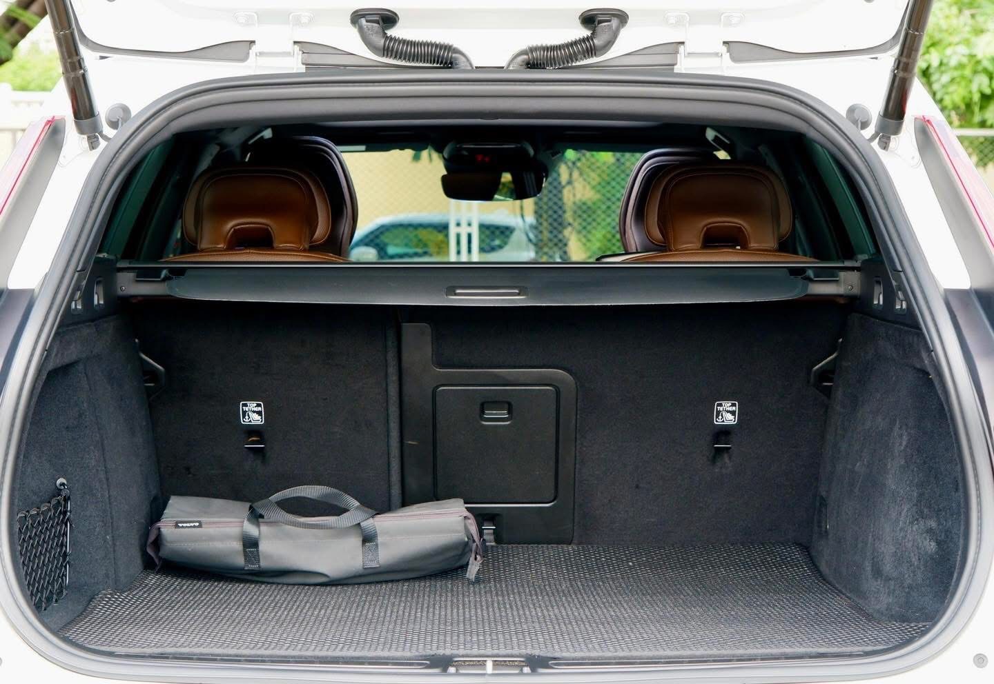 Volvo V60 T8 Plug-in Hybrid Inscription ปี 2021