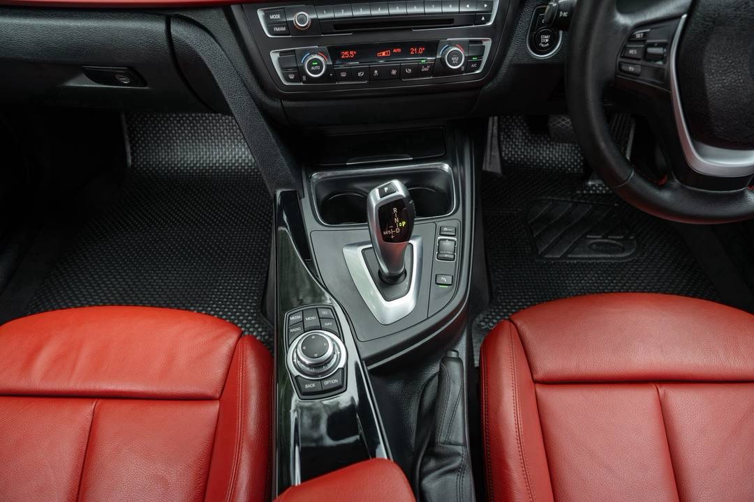 BMW 320i Sport ปี2013