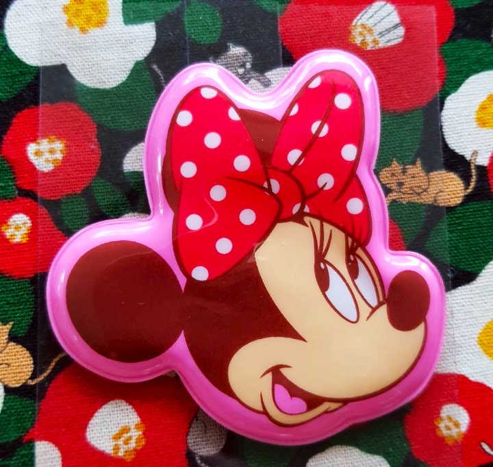 Disney Minnie mouse Tag ป้ายชื่อ มี เข็มกล้ด มินนี่เม้าส์ จากญี่ปุ่น สามารถ ติดเสื้อผ้า กระเป๋า สิ่งของต่างๆ Size : 8 cm